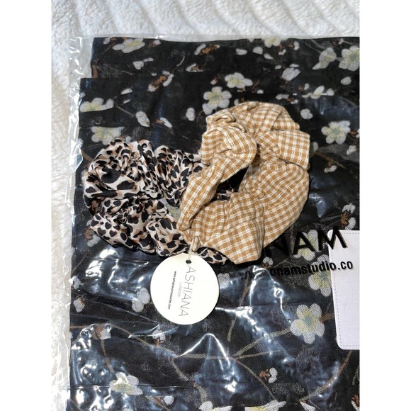 NWT Womens Accessories Bundle- Onam Scarf and 2 Ashiana Scrunchies - Picture 3 of 5